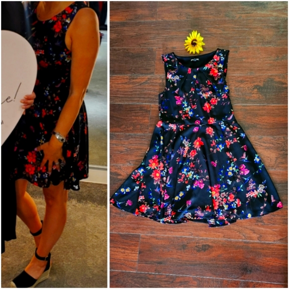Express Dresses & Skirts - EXPRESS FLORAL DRESS 👗 ✨️